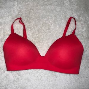 Victoria’s Secret t-shirt bra size 34D